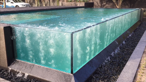 ʻO Leyu kahi mea hana a acrylic sury pools a me kahi loea i loko o kaʻauʻau wai loko - leyu