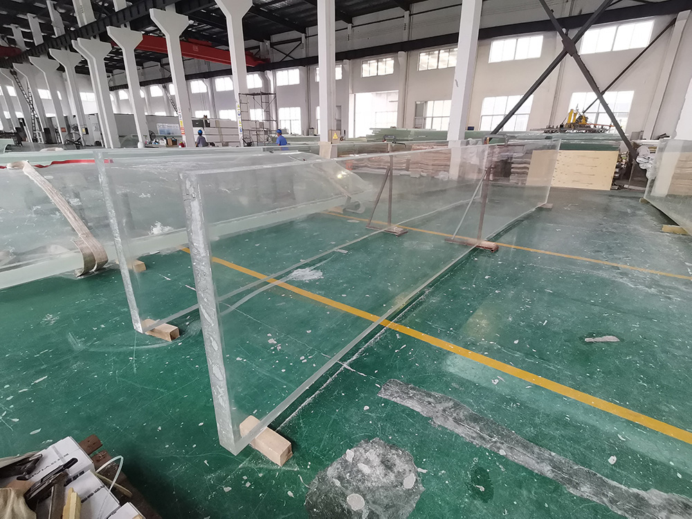 What is the difference between acrylic swimming pool windows and swimming pool glass panels - Leyu