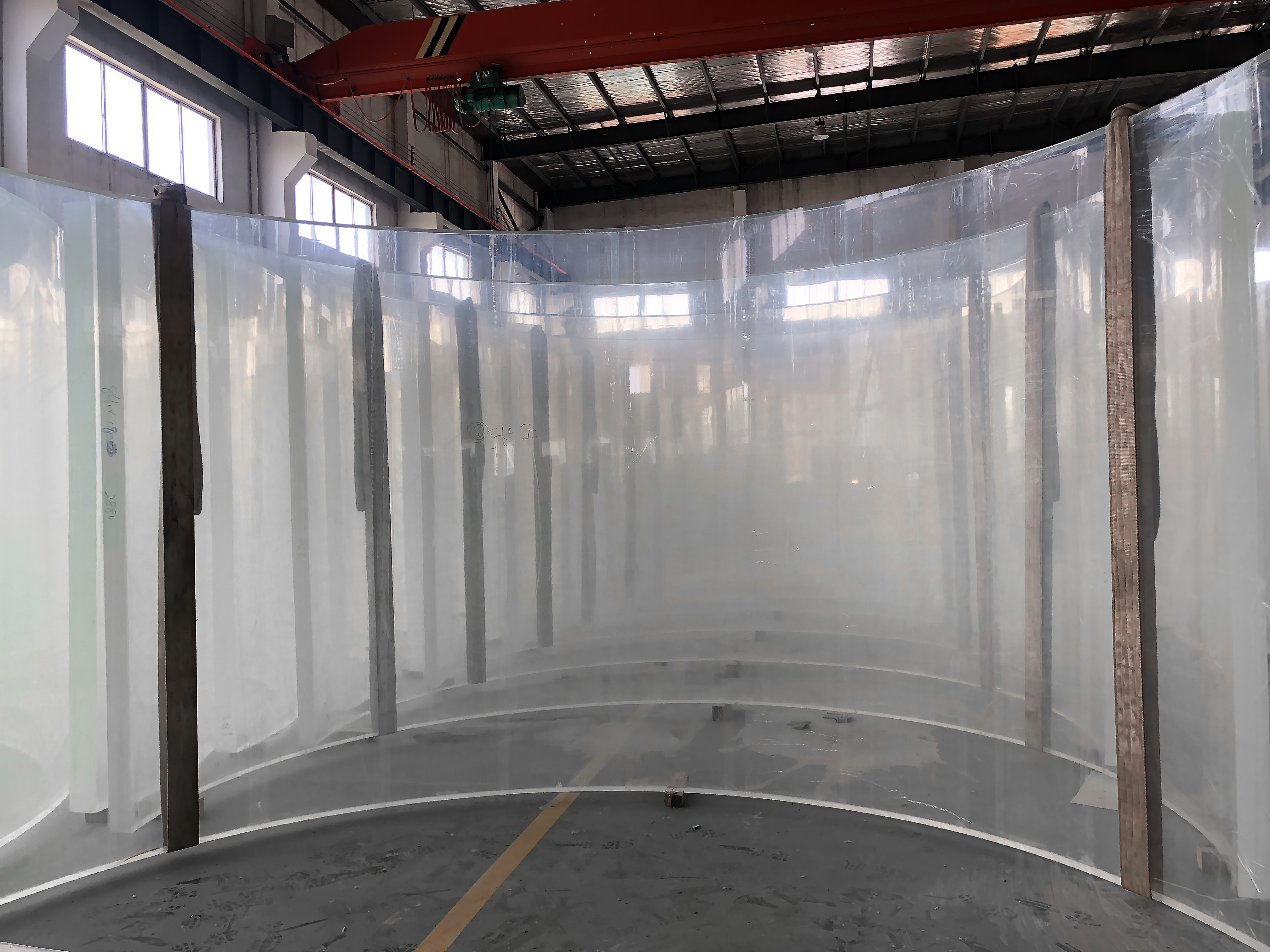 The Factory of Custom  Underwater Tunnel Aquariums-Leyu Acrylic Sheet Products Factory