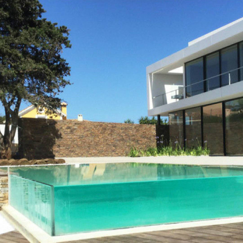 Akrilaj paneloj por naĝejo en Mezoriento - Leyu