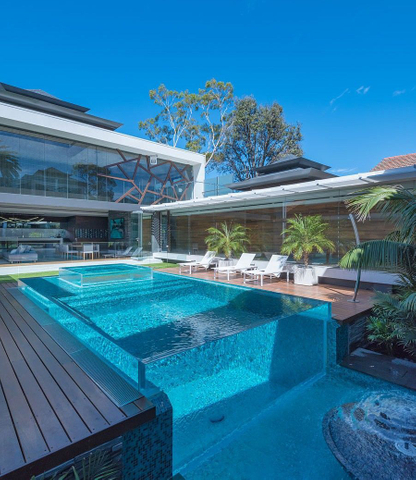 Embracing the Future: 2025 Piscina acrilică &icirc;n Orientul Mijlociu