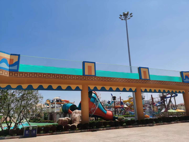 Gjennomsiktig bro, buede akrylinstallasjoner - Leyu