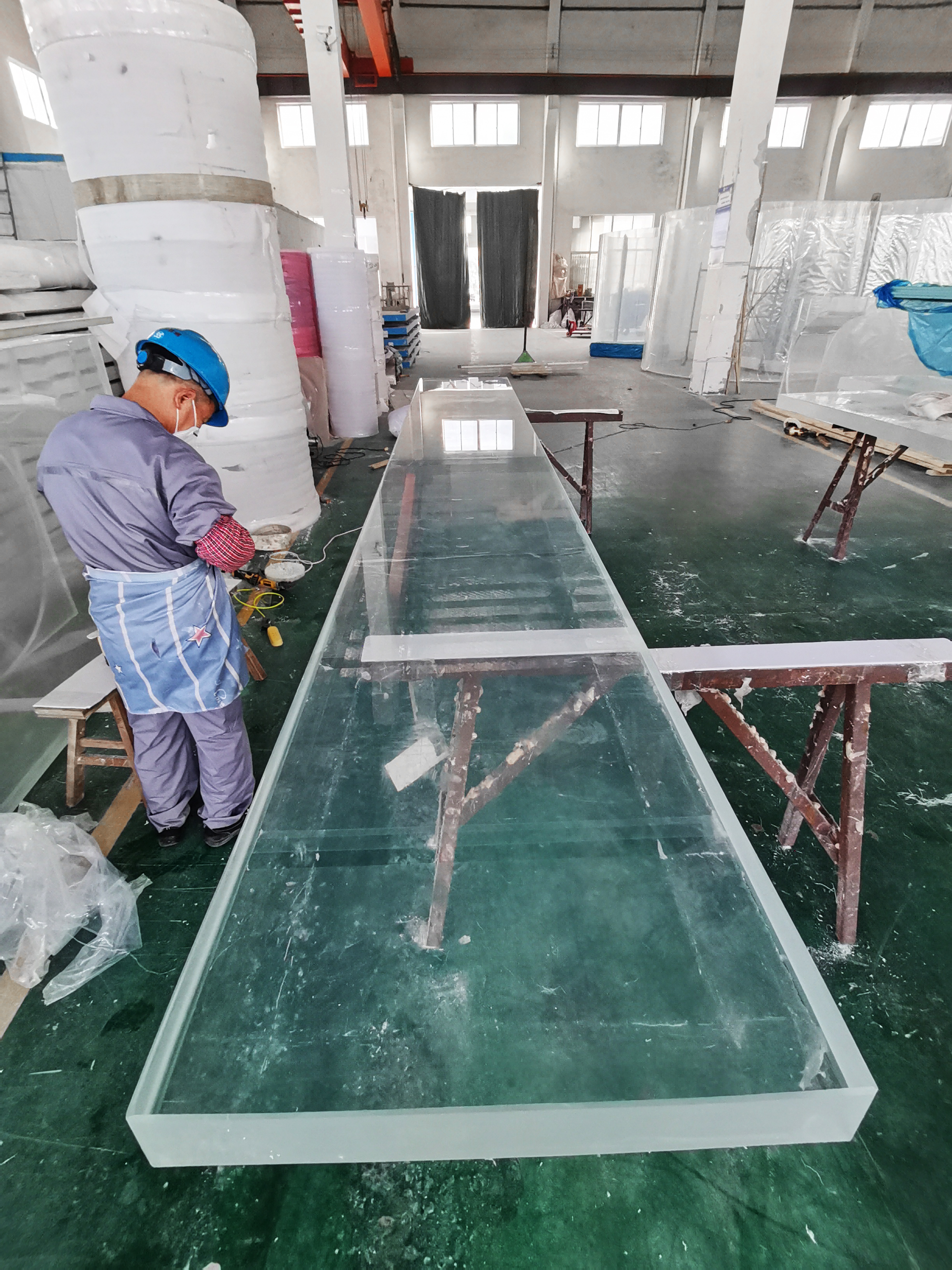 Hemb&ecirc;zkirina P&ecirc;şeroj&ecirc;: 2025 Hewza Acrylic Swimming Li Rojhilata Nav&icirc;n