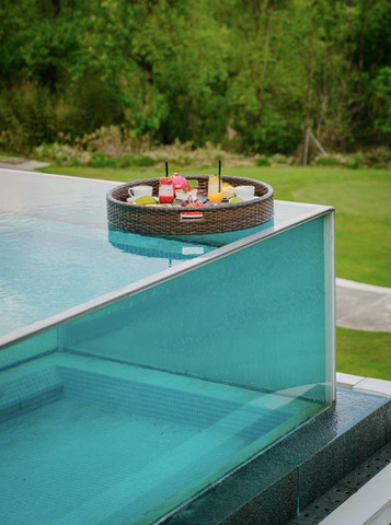 மத்திய கிழக்கில் உள்ள பெஸ்போக் அக்ரிலிக் பிளெக்ஸிகிளாஸ் நீச்சல் குளங்களுடன் உங்கள் சோலையை மாற்றவும்